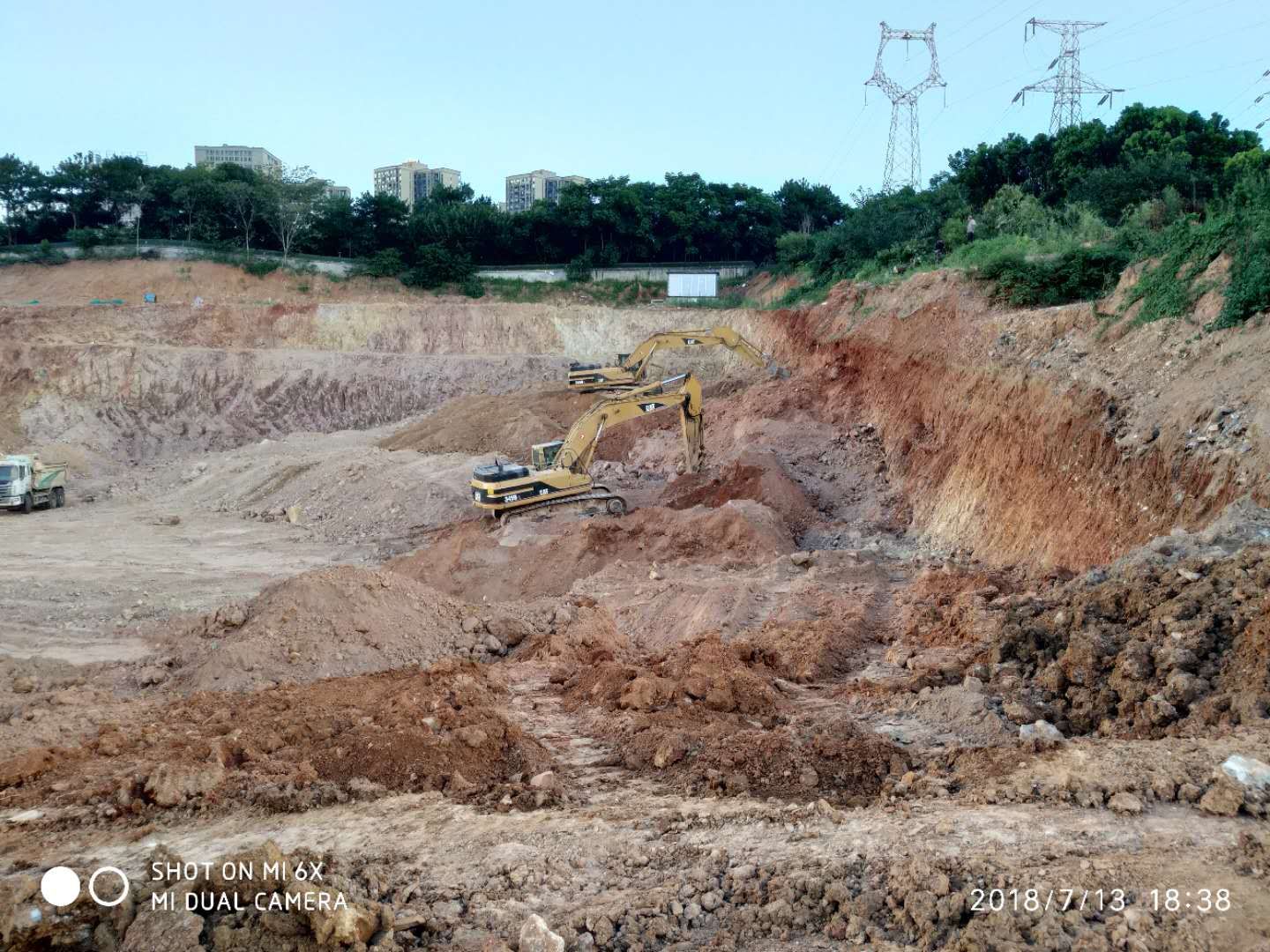 武汉中航通飞公司挖平半座自然山体